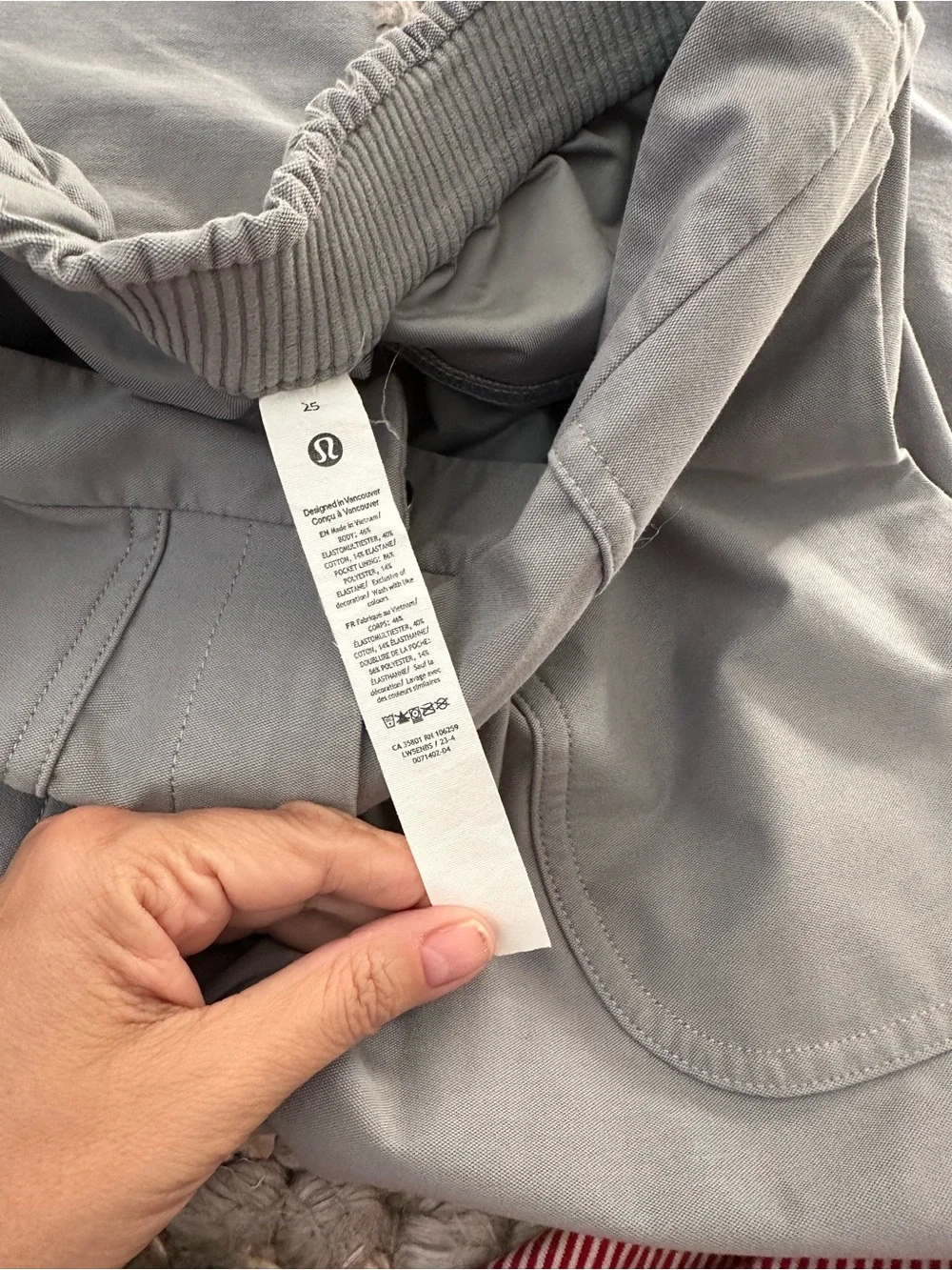 Lululemon Light Utilitech Cargo Pocket High-Rise Pant - blueish grey size 25 EUC
